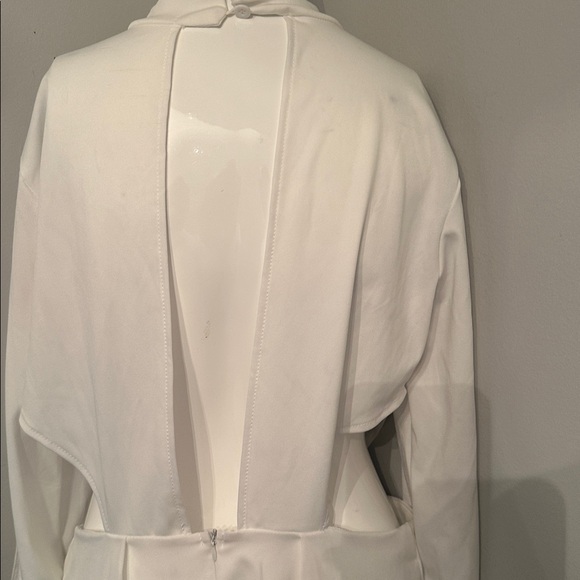 Elegant White Long Sleeve Dress - Picture 5 of 5